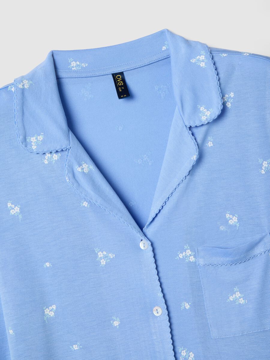 Blue viscose pyjamas in regular fit with floral pattern_1
