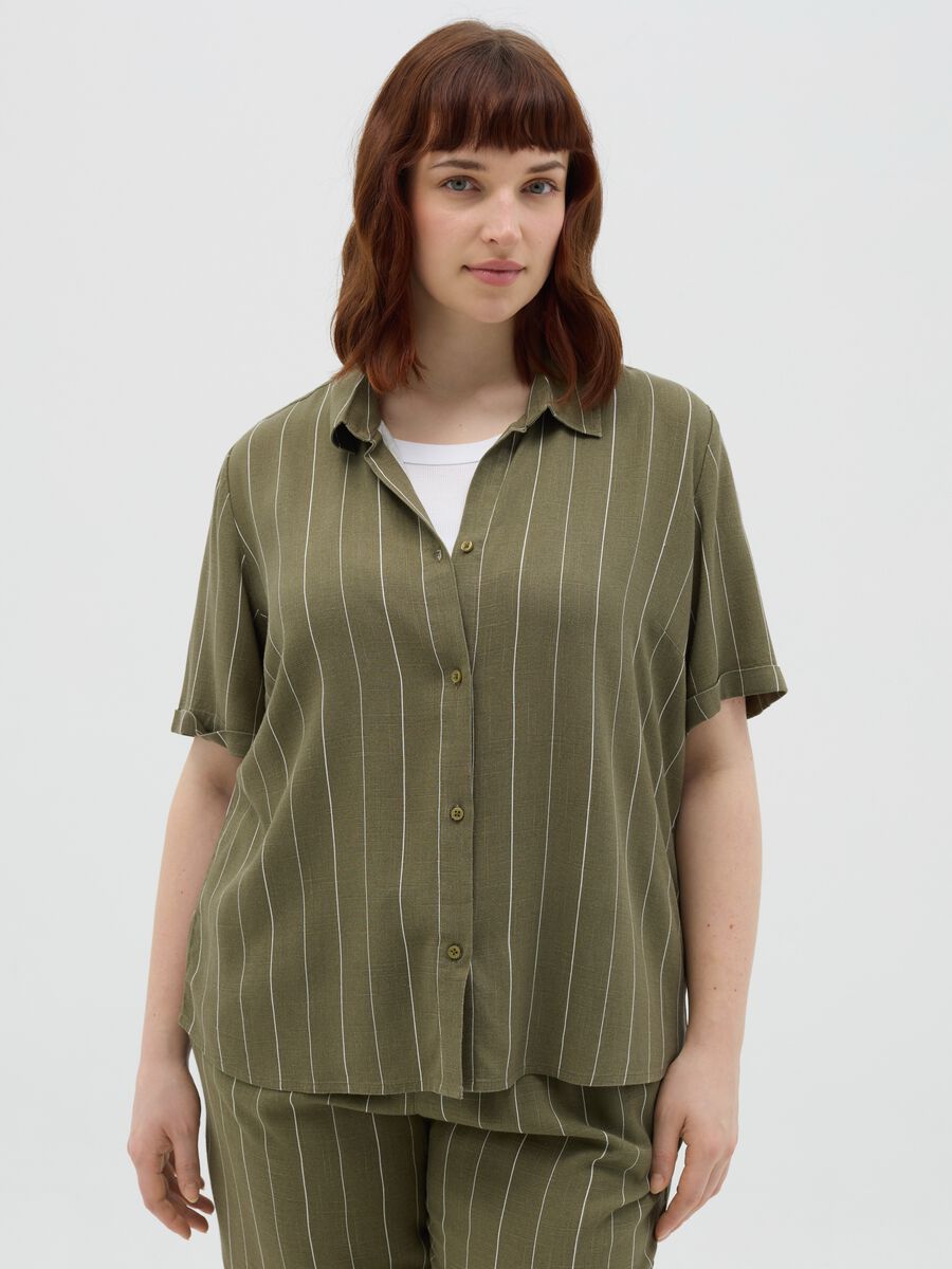 Curvy green pinstriped shirt in viscose and linen_0
