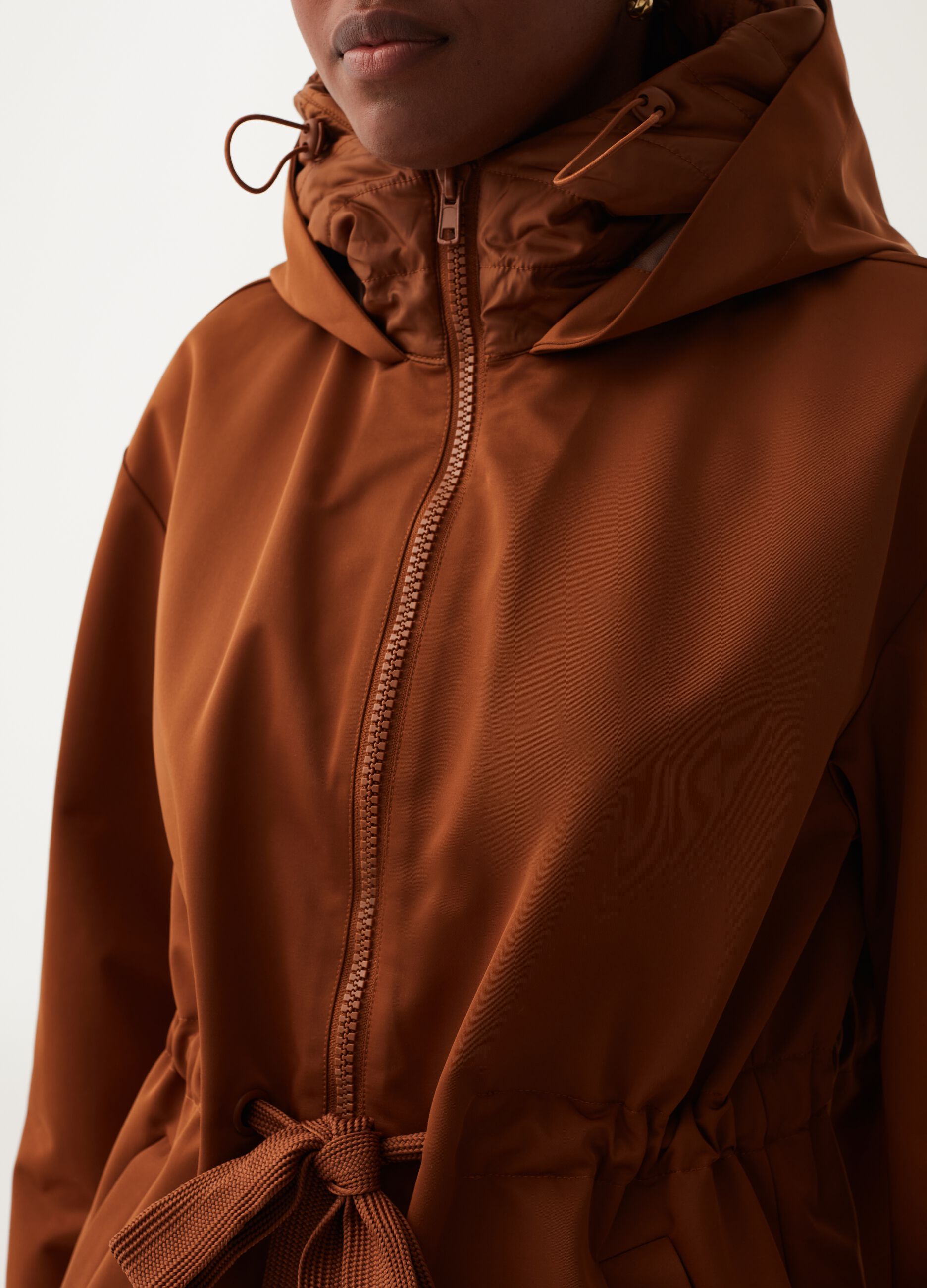 Parka con cappuccio e cintura_3