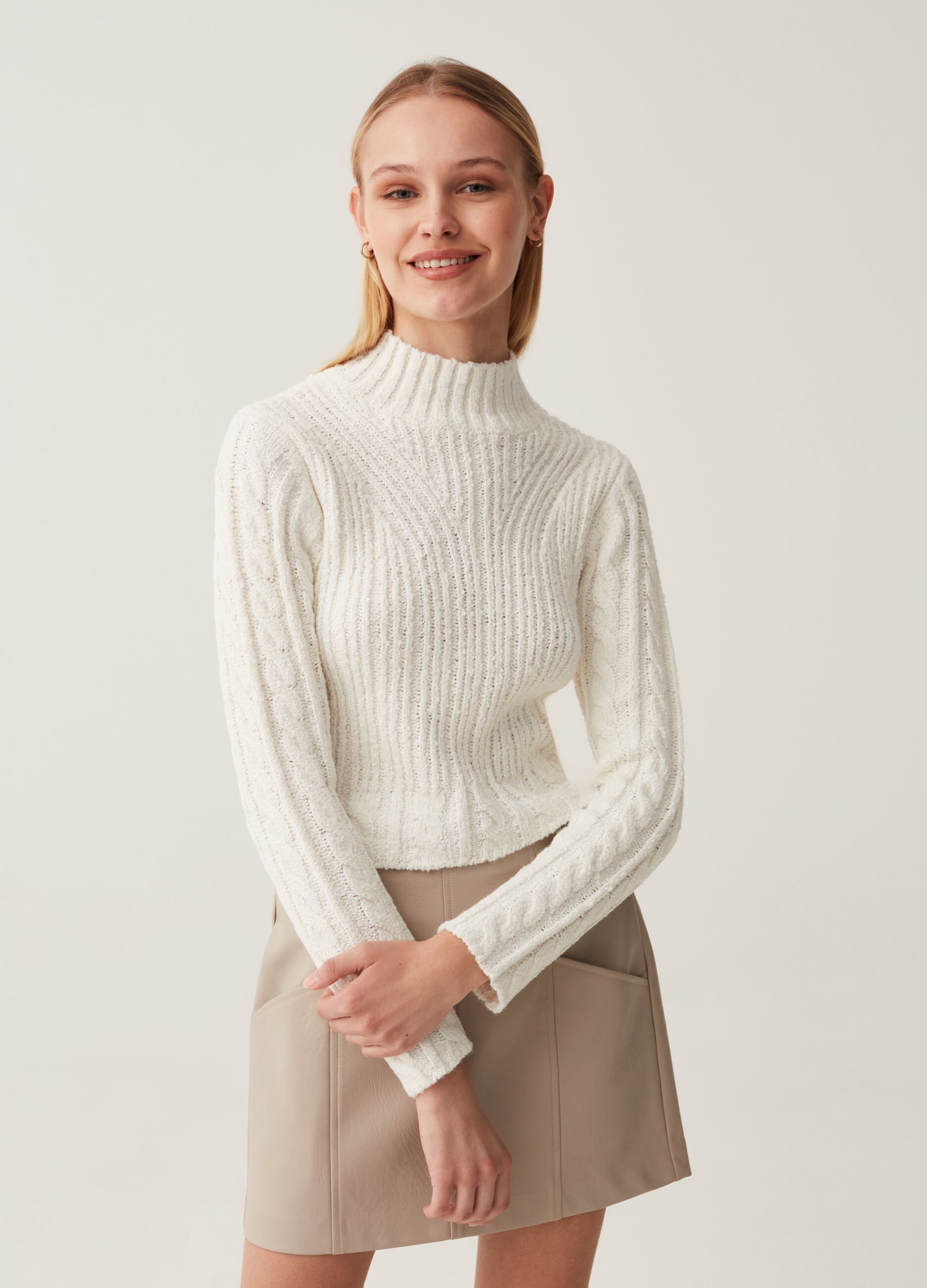 Pullover mock neck con doppia lavorazione_1