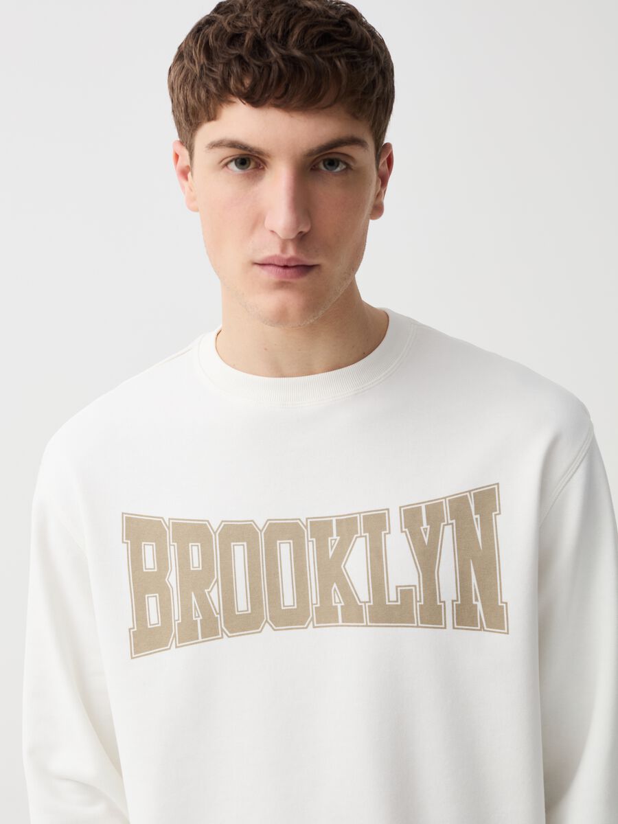 Round neck sweatshirt with print_1