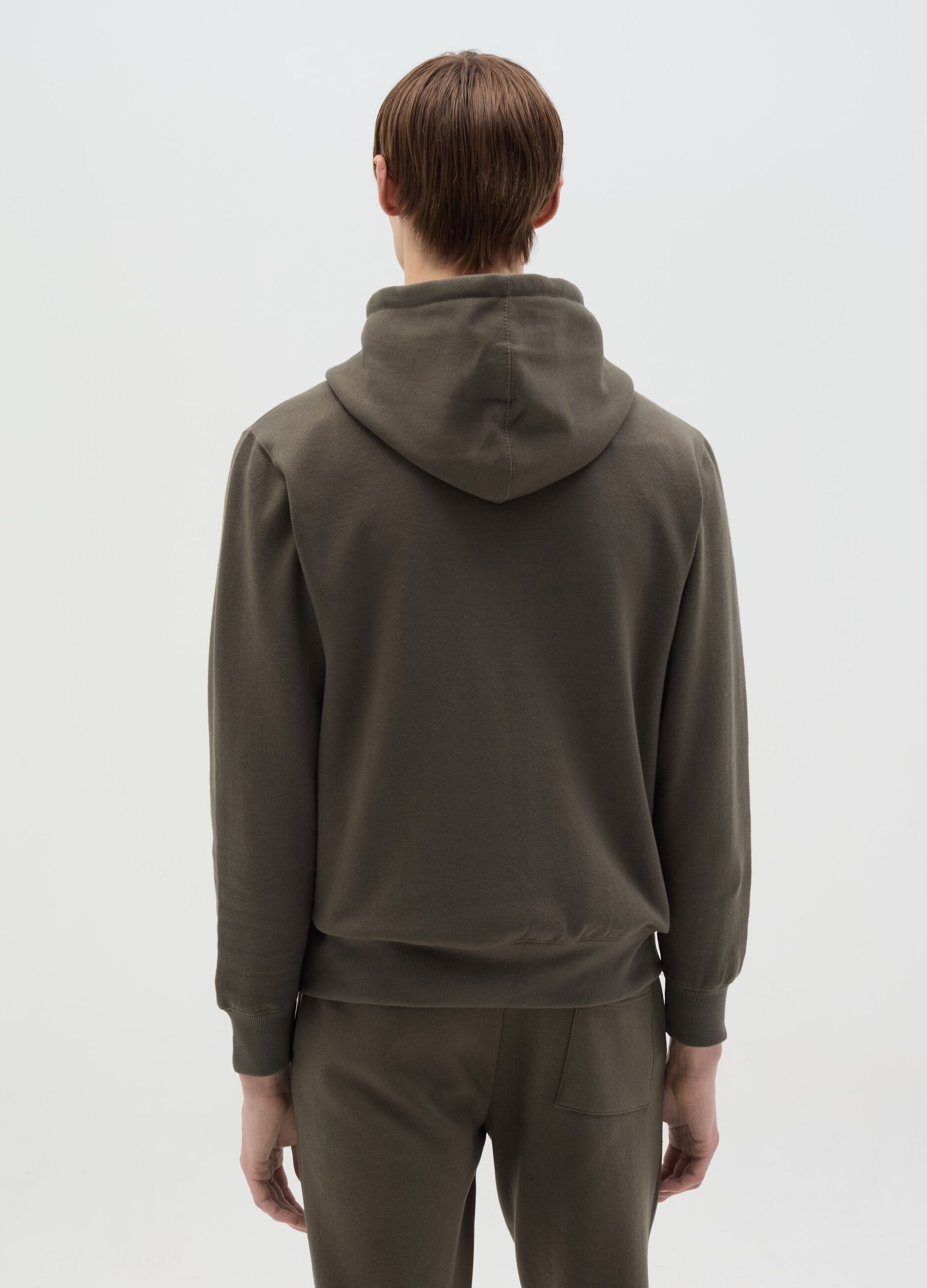 Essential full-zip sweatshirt with hood