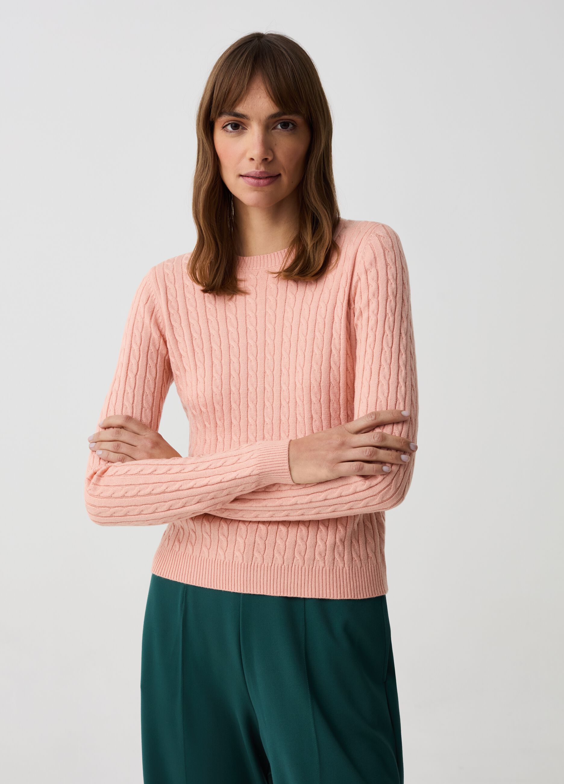 Cable-knit pullover with round neck