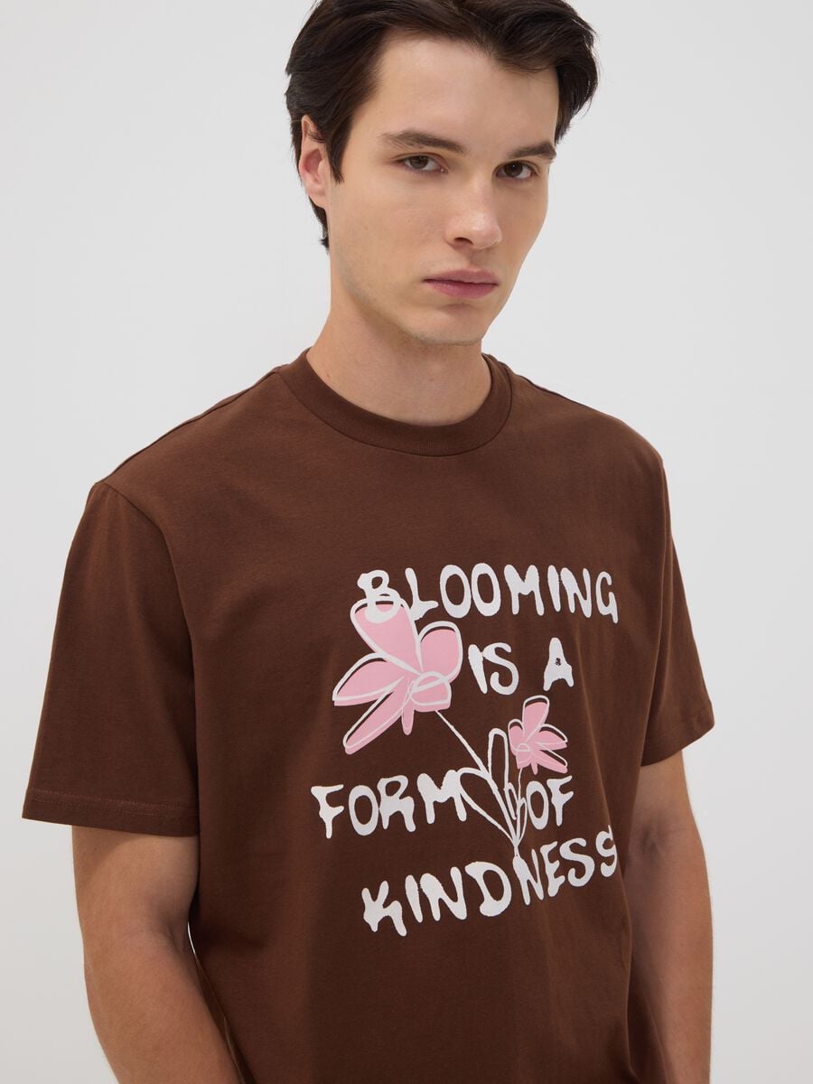 Brown pure cotton jersey slogan T-shirt, regular fit_0