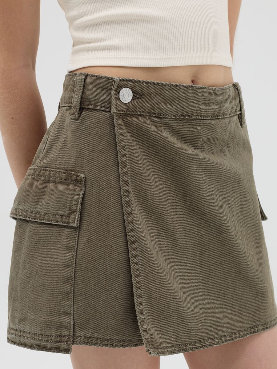 Green cargo skort in denim_2