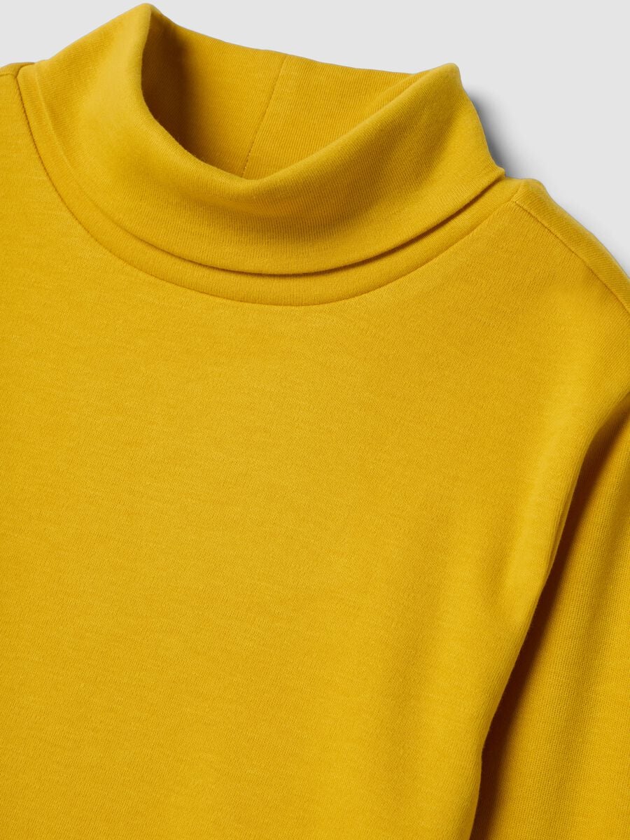 T-shirt gialla dolcevita in puro cotone organico_2