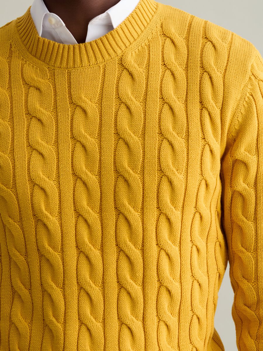 Pullover with cable-knit design_2