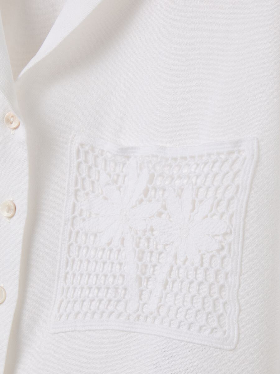 Women's white short shirt regular fit with lace details_5