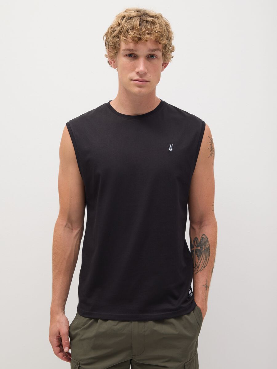 Men's pure cotton regular fit black vest with embroidery_0