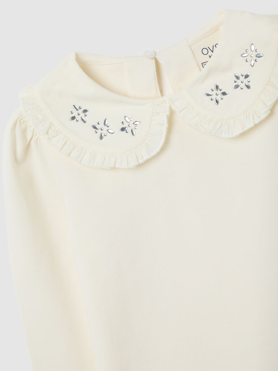 Girls' white cotton blend regular fit top with textured collar_2