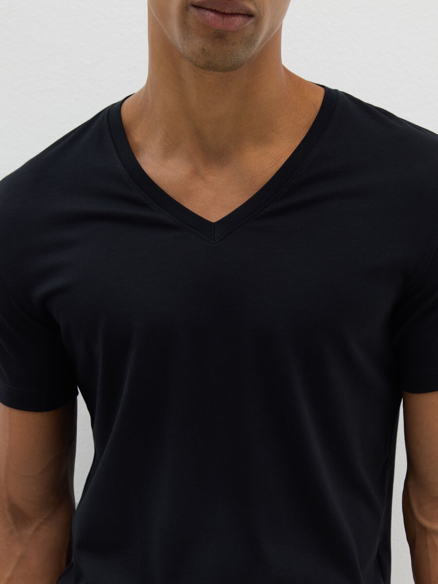 Bipack di t-shirt nere in cotone Supima con scollo a V profondo_1