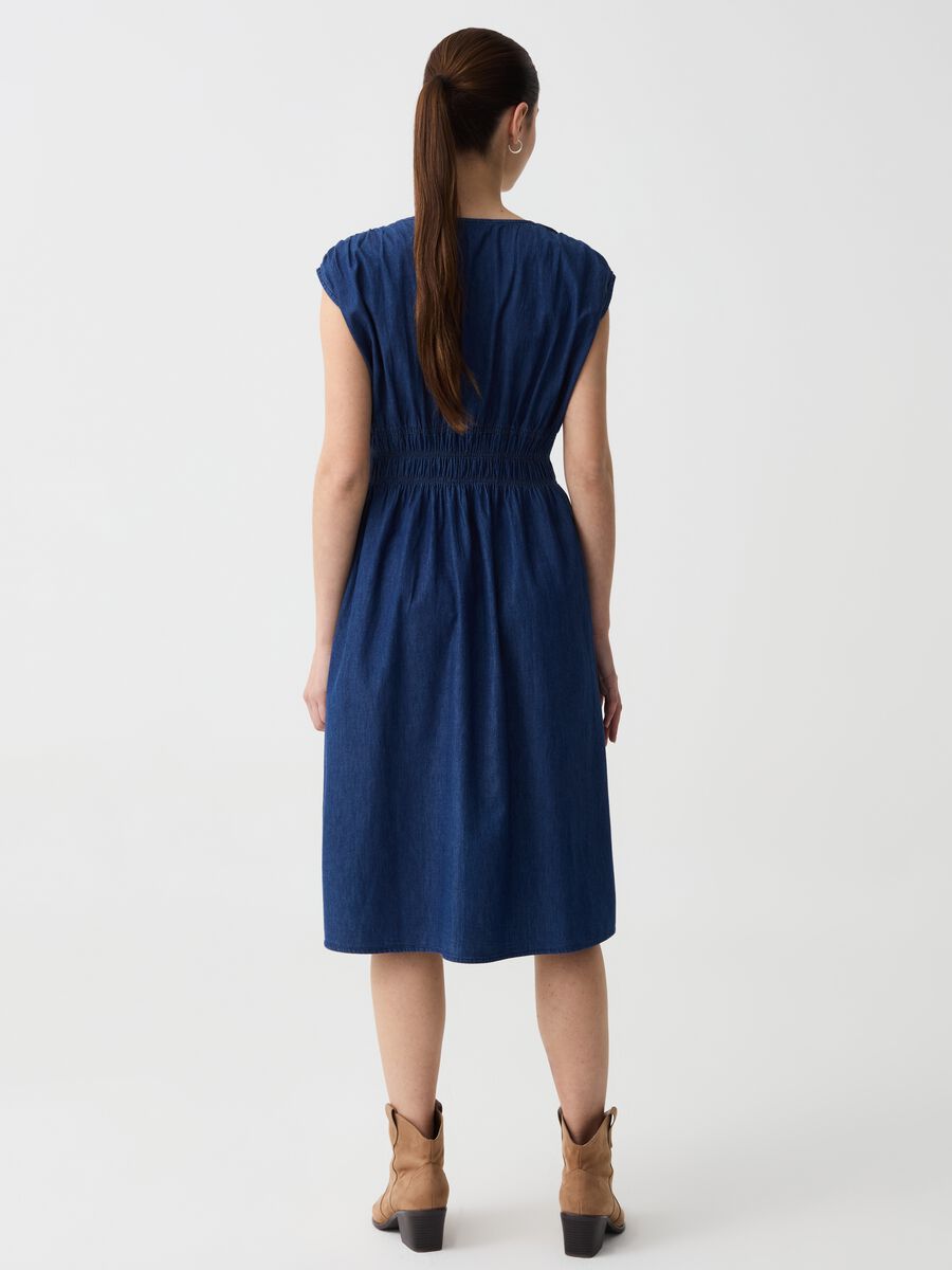 Denim midi dress with small buttons_2