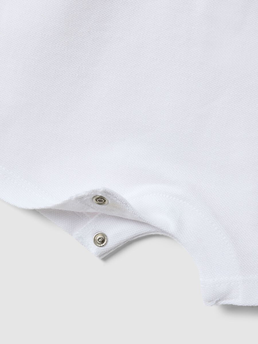 Pagliaccetto in puro cotone bianco da neonato con ricami pesci_2