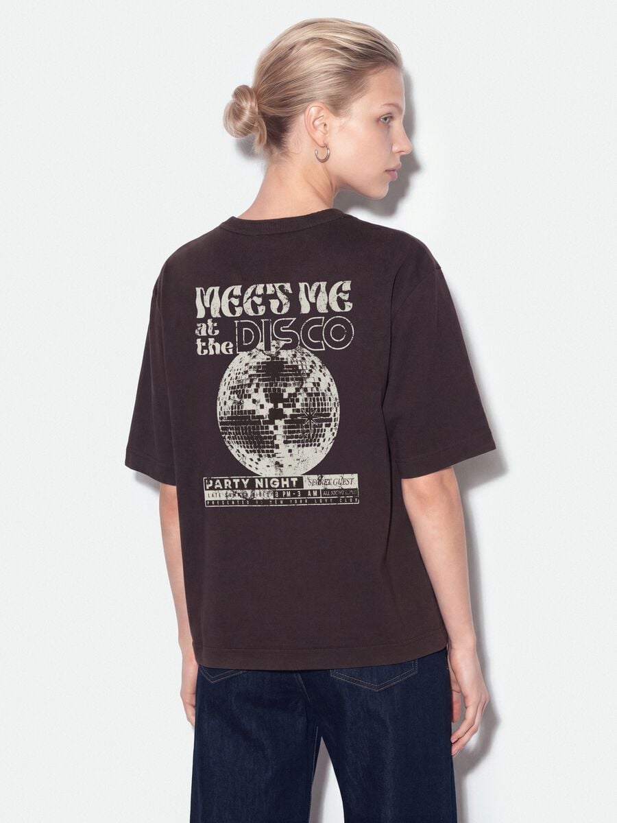 T-shirt grigia in puro cotone over fit con scritta sul petto_2