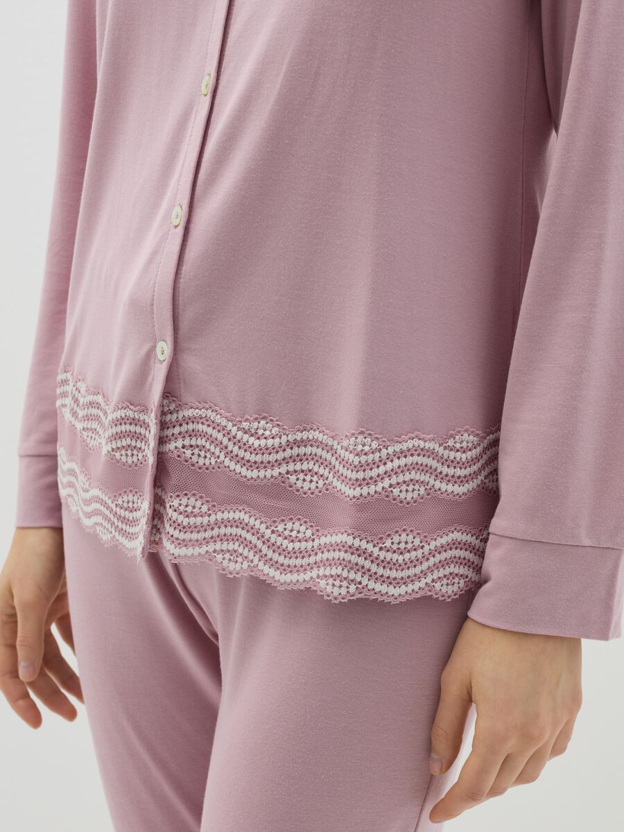 Modal pyjama top with contrasting details_3