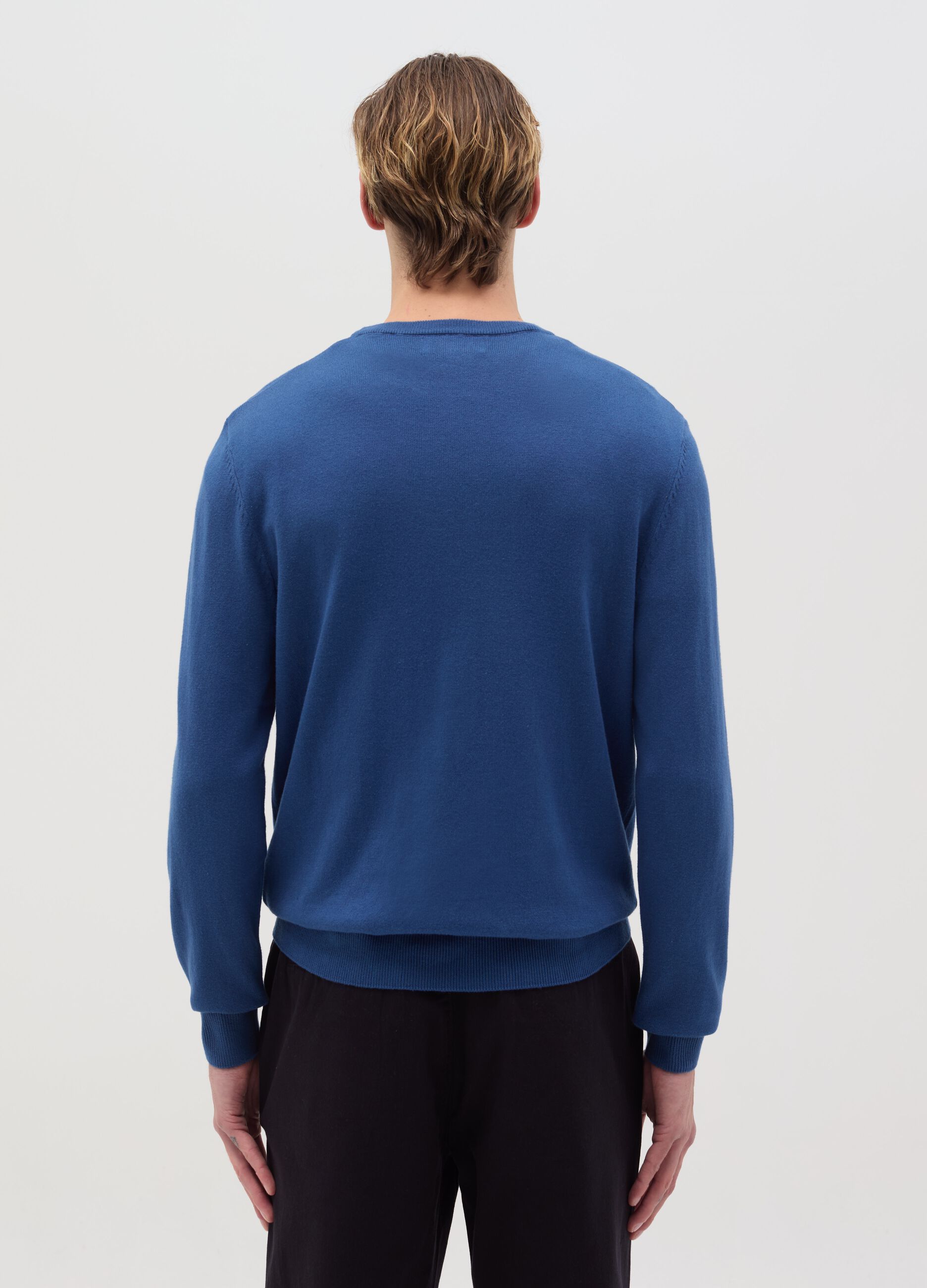 Round neck pullover