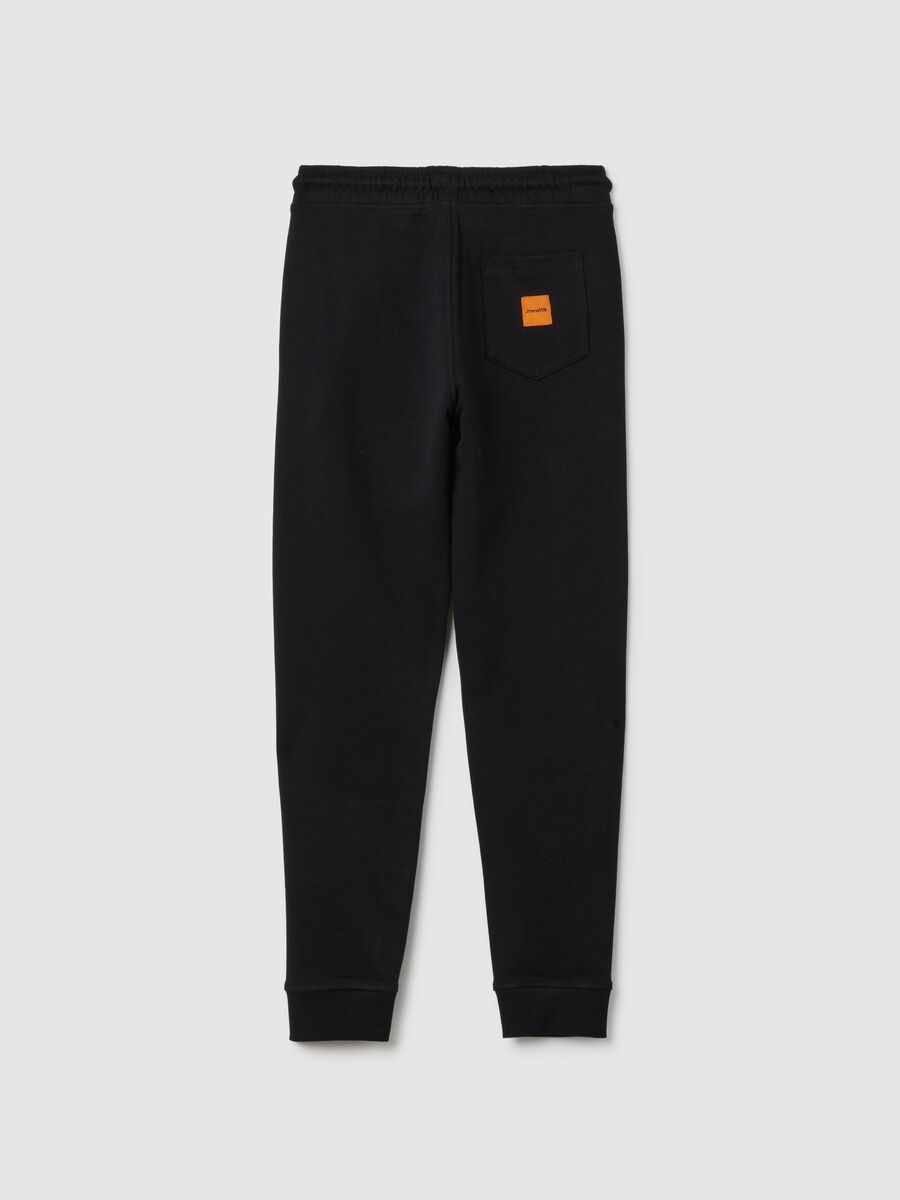 Pantaloni jogger da ragazzo in puro cotone nero regular fit con tasca posteriore_4