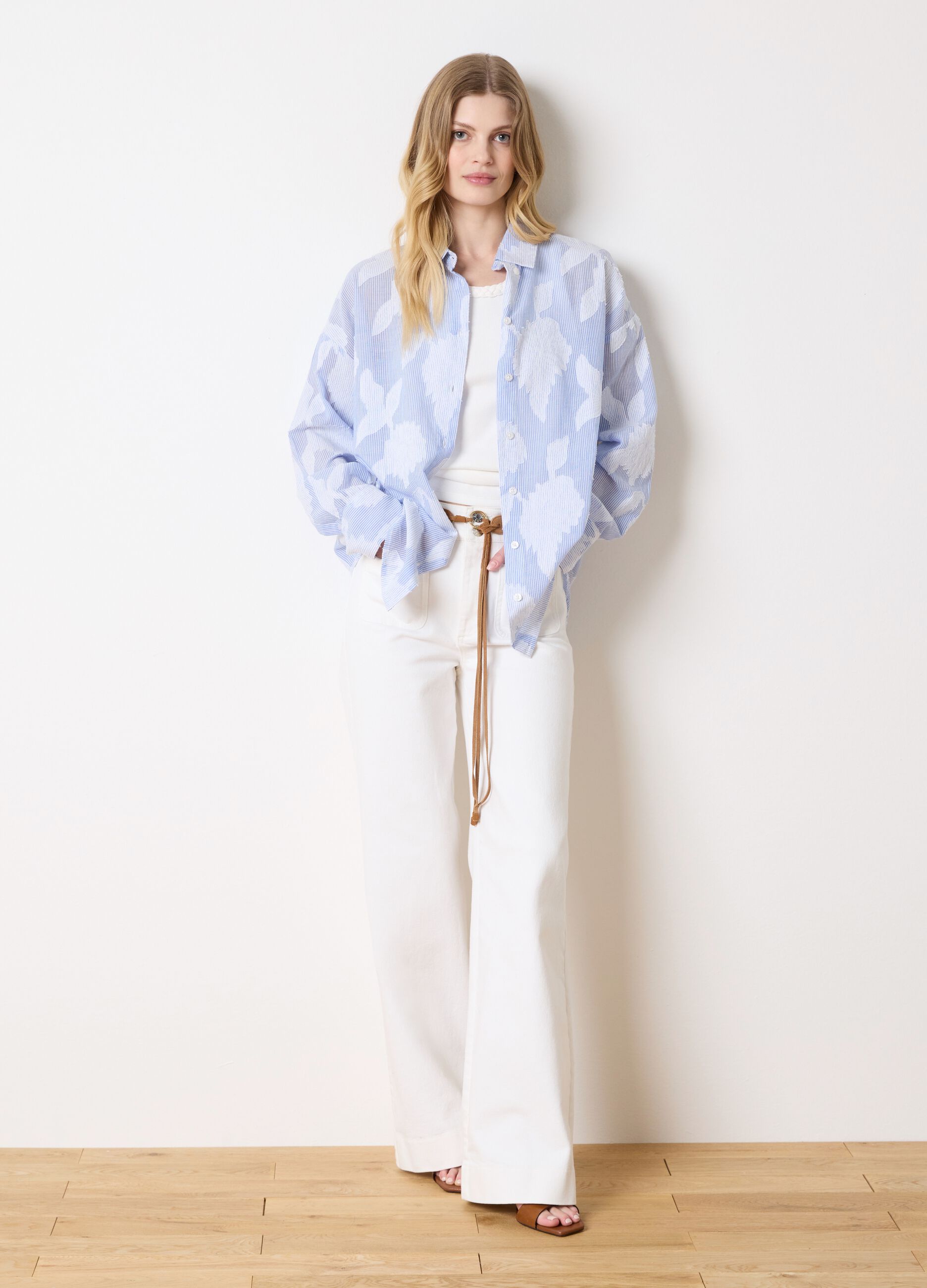 Shirt with thin stripes and embroidery