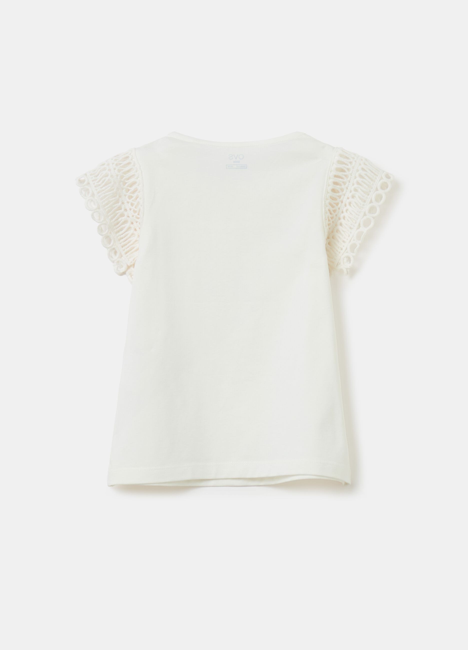 T-shirt with crochet application