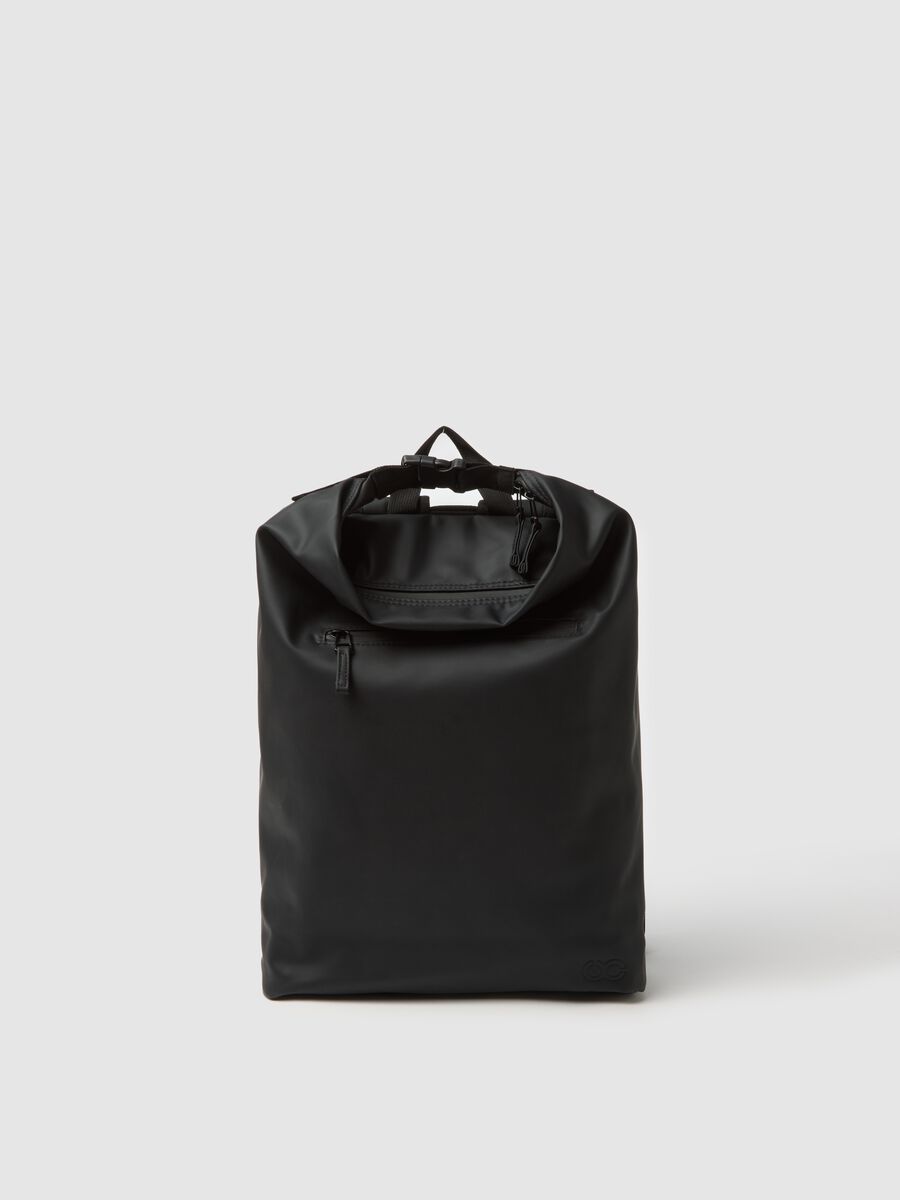 Black backpack with internal pockets_0