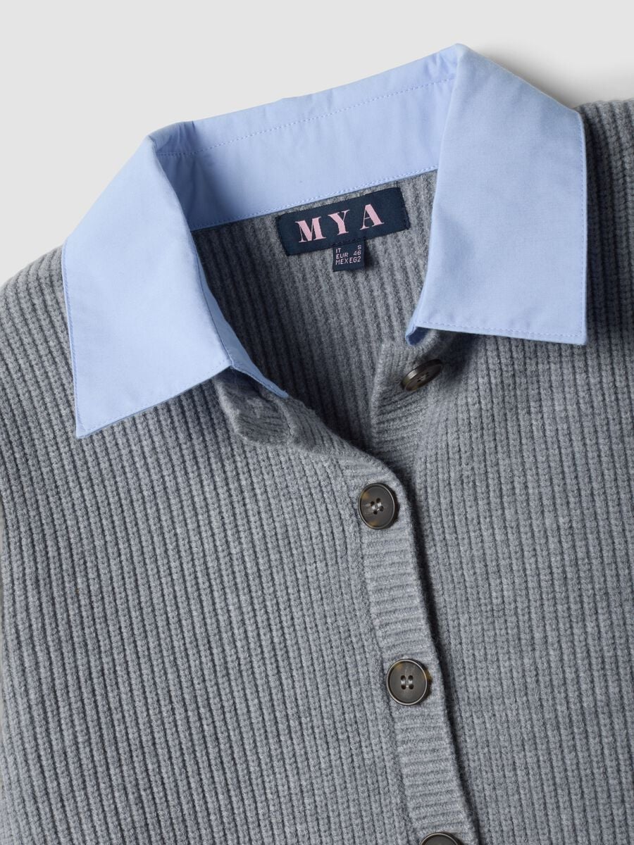 Cardigan grigio con colletto regular fit a coste effetto doppio strato_1