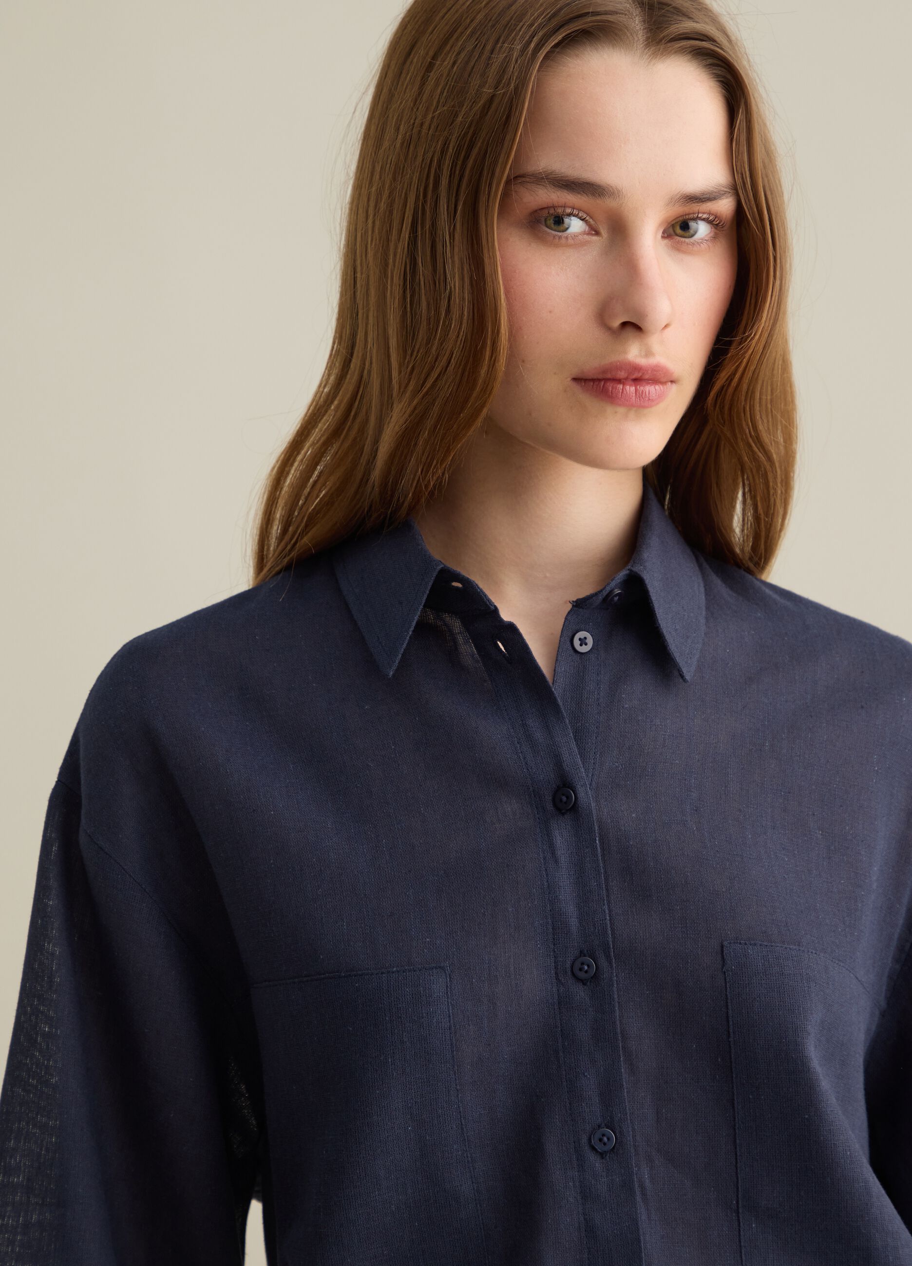Women's oversize shirt in dark blue linen blend