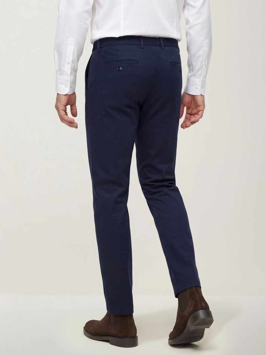 Pantaloni chino blu in lyocell e cotone elasticizzato slim fit_2
