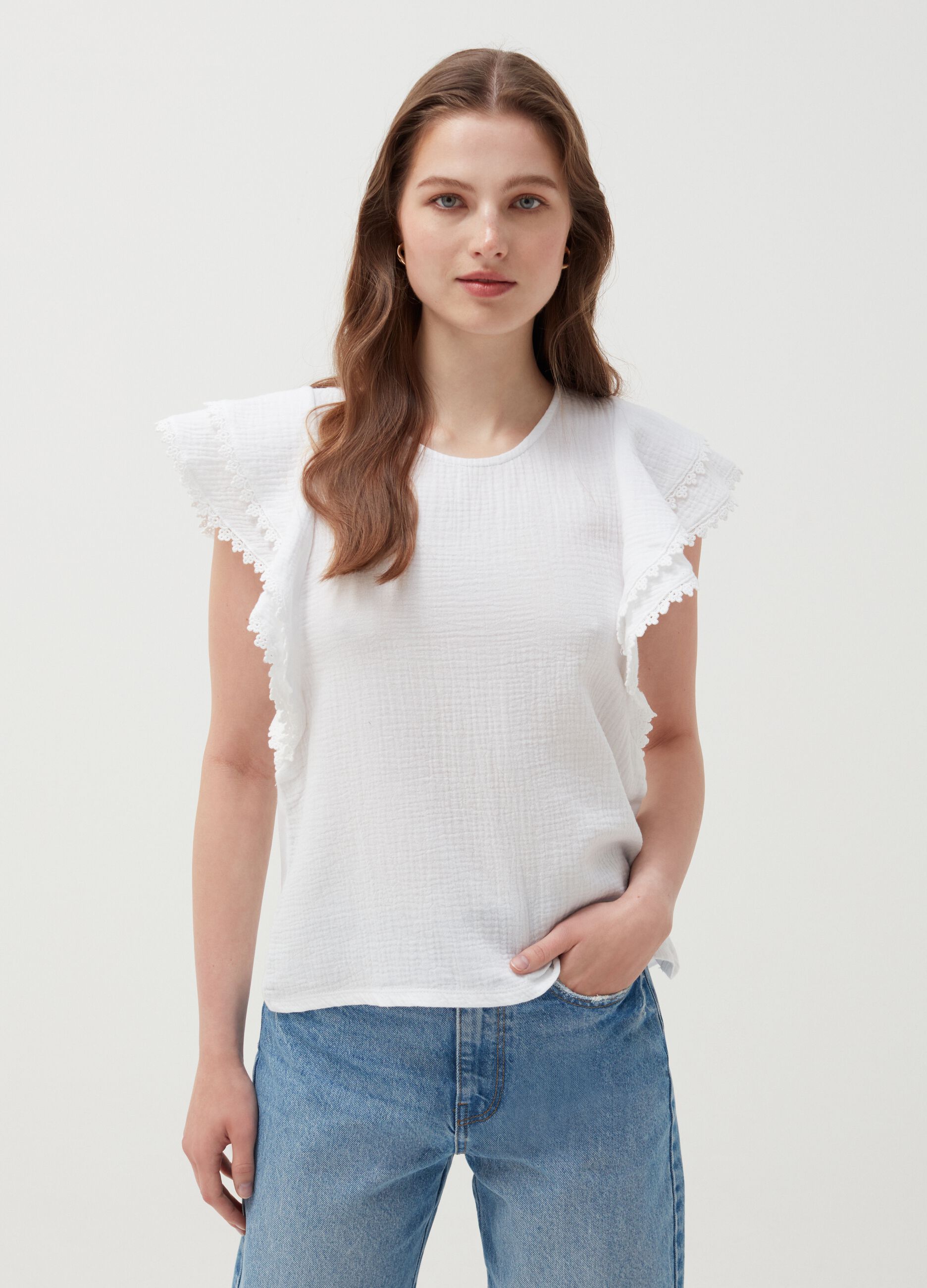 T-shirt with flounced sleeves