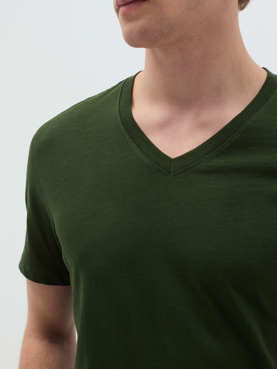 Slub cotton T-shirt with V neck_2
