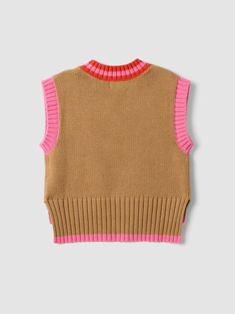 Gilet marrone in misto cotone con scollo a V e profilo a contrasto per bambina_1