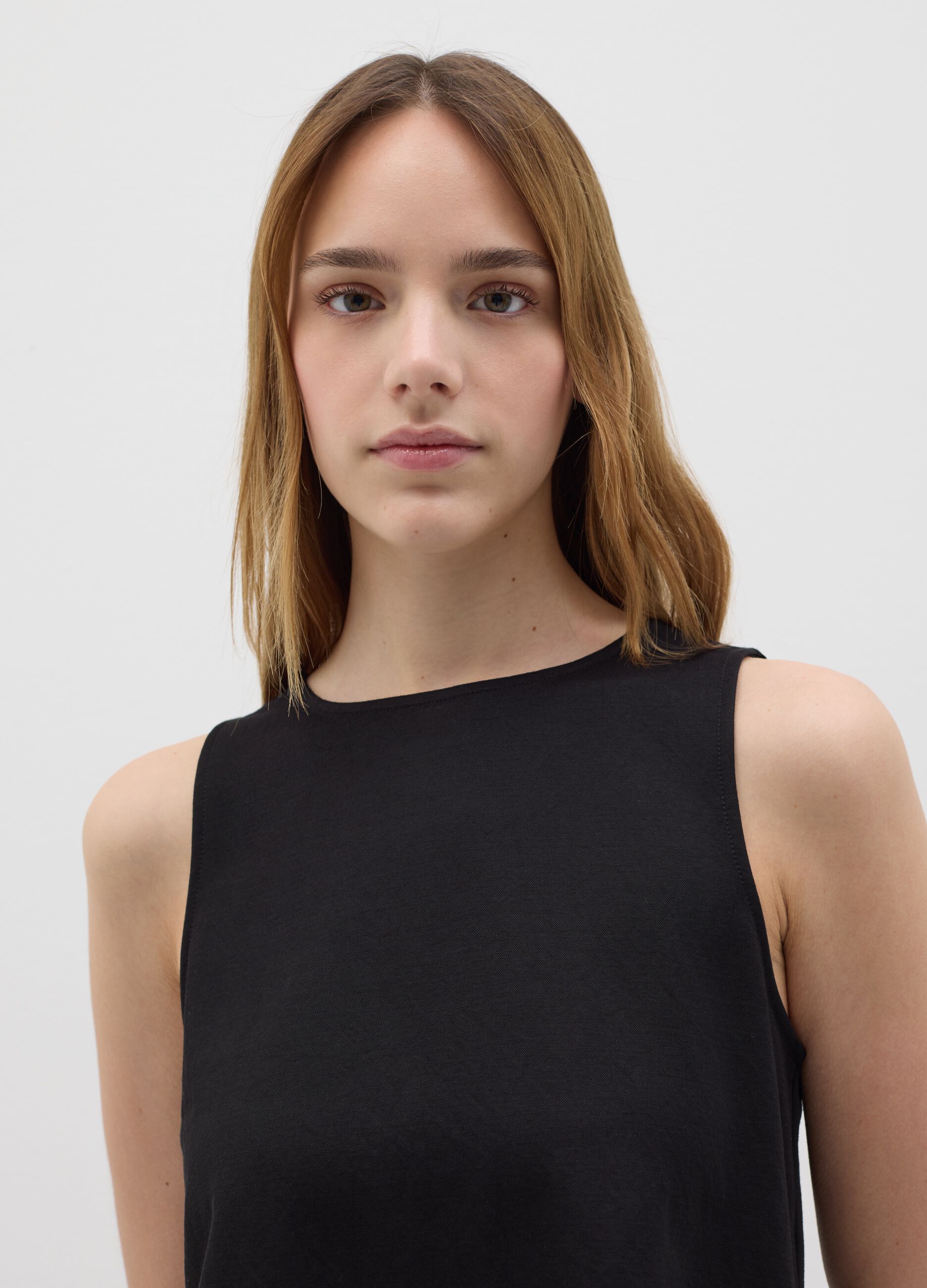 Women’s cropped vest top in viscose blend with regular fit.