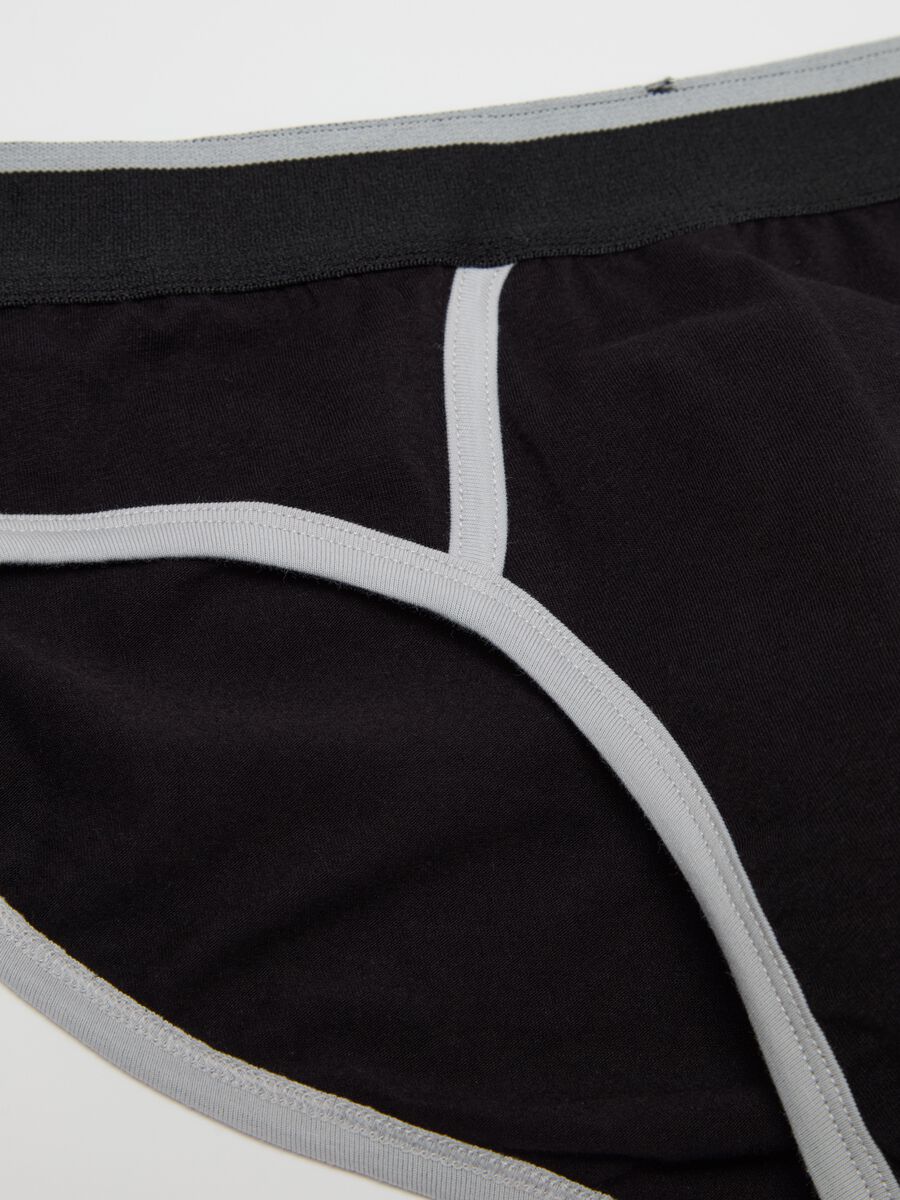 Stretch briefs with contrasting details_5