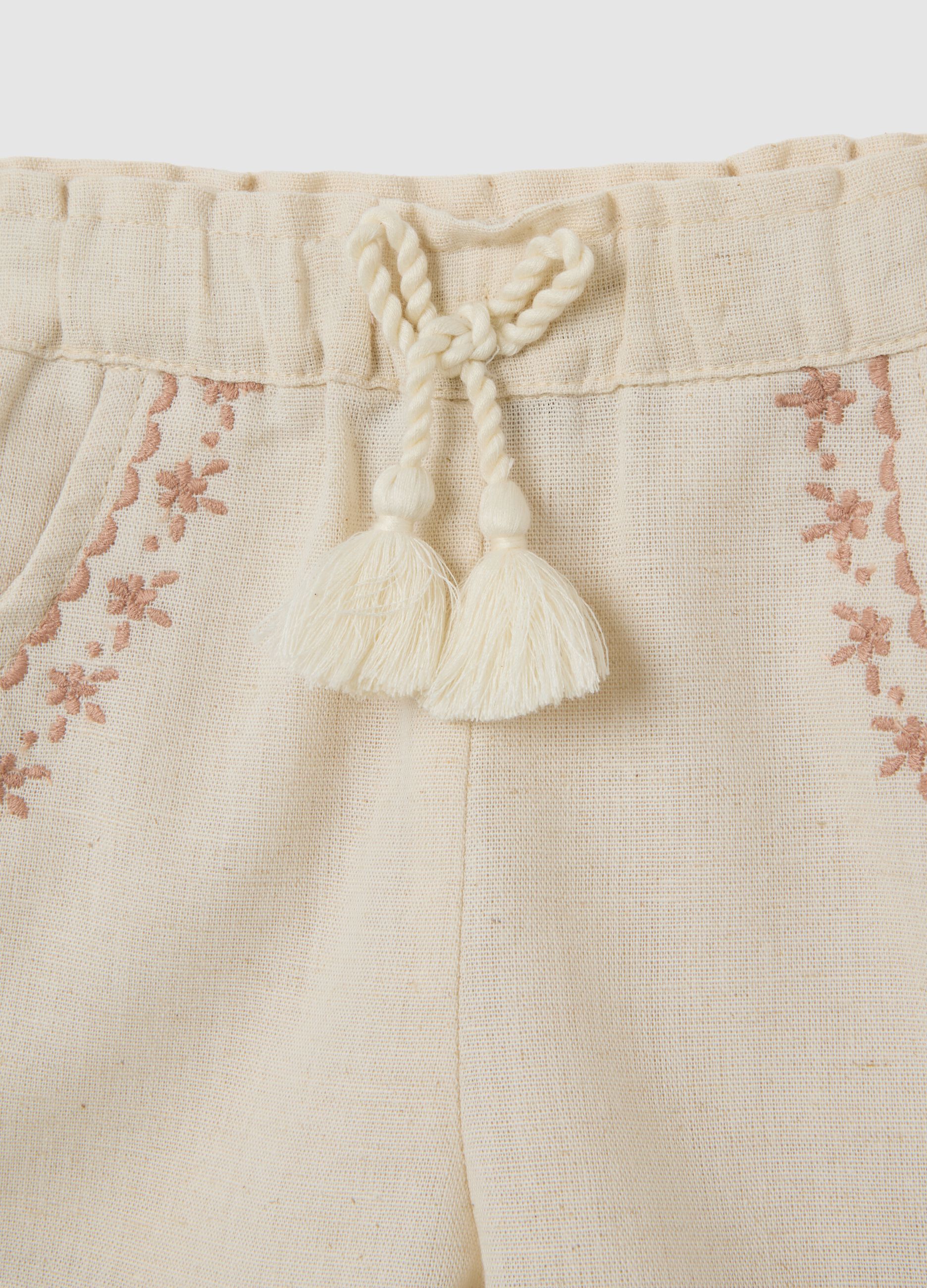 Beige cotton baby shorts with regular fit and fringes