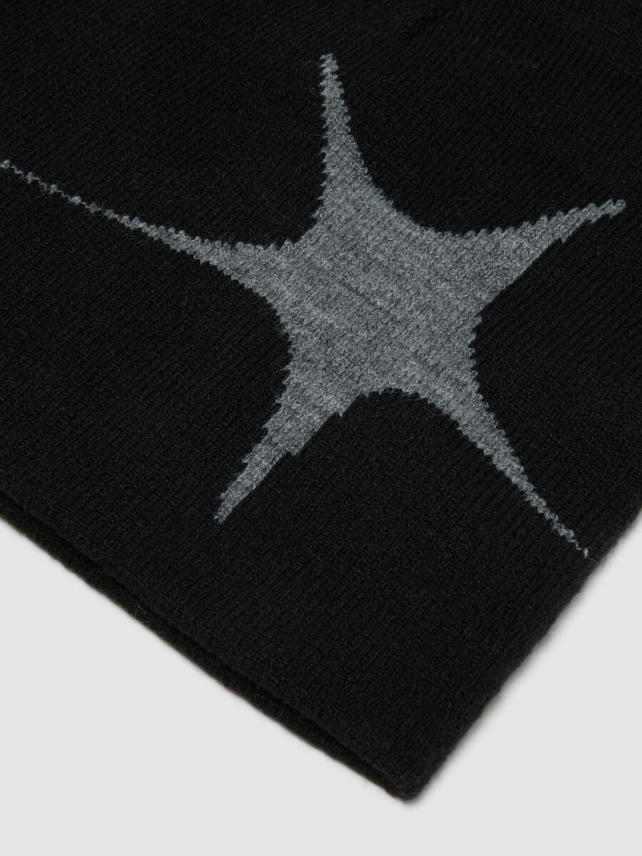 Black beanie with grey pattern_1