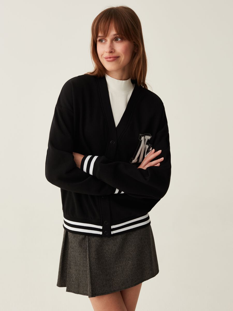 Cardigan varsity in felpa con stemma college_0