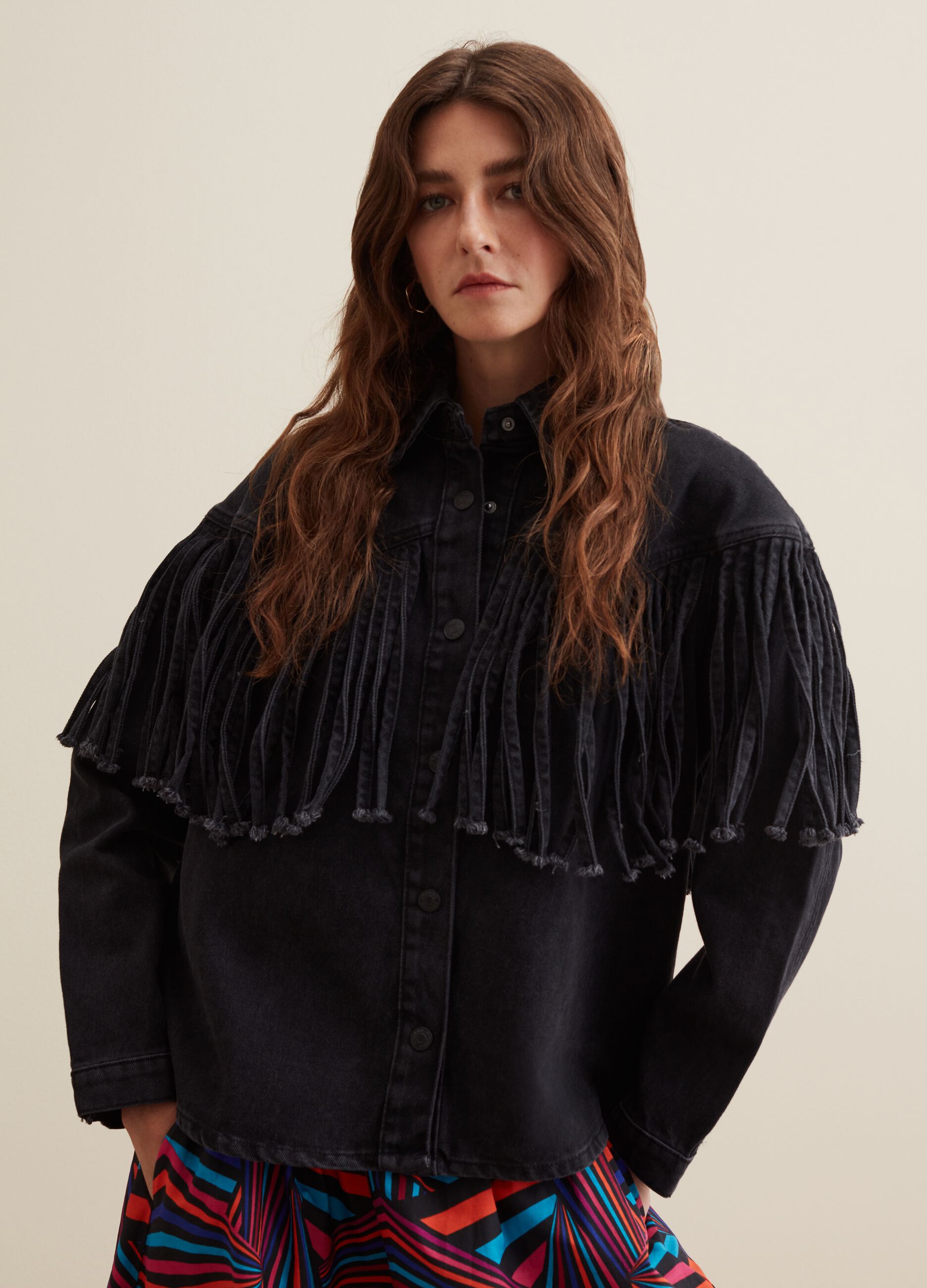 Giacca corta in denim con frange_0