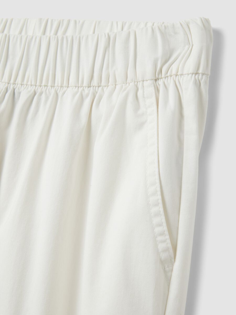 White cotton stretch straight jogger trousers_5