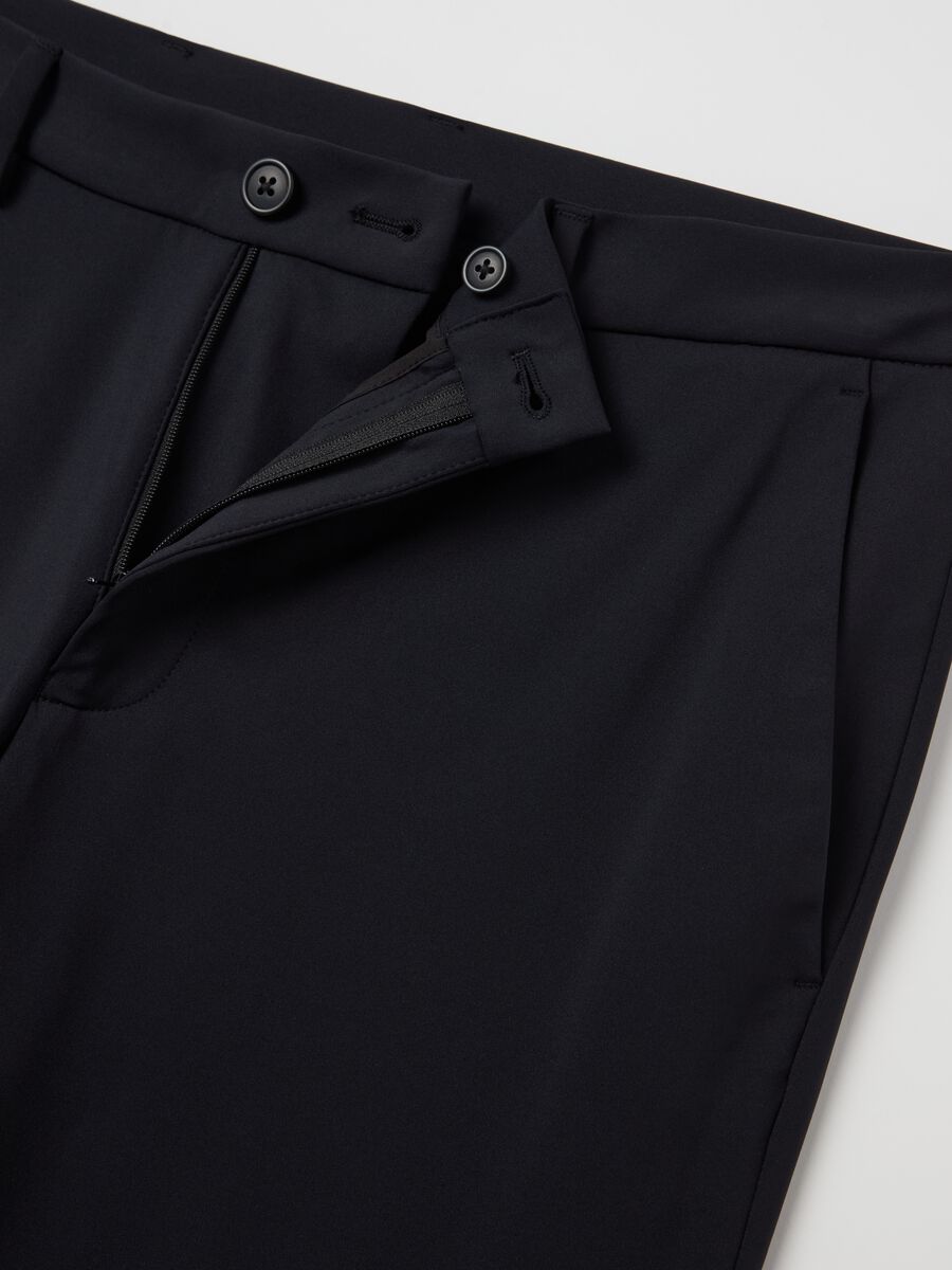 Chino trousers in technical fabric_5