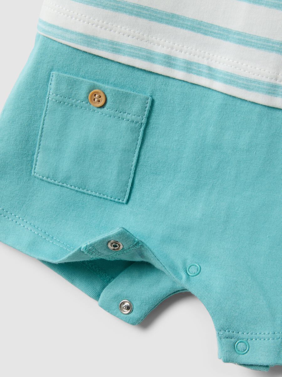 Pagliaccetto in puro cotone a righe multicolor da neonato con tasche_3