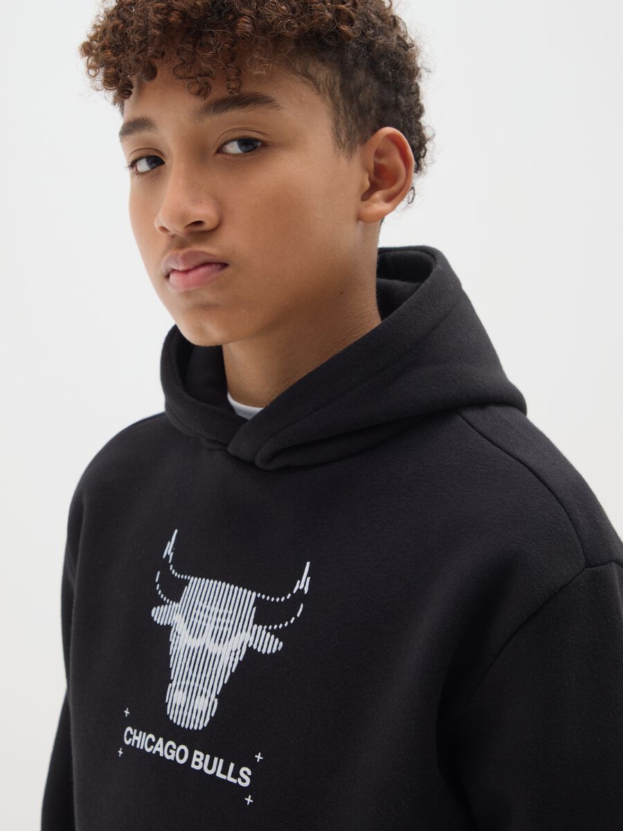 Kids' black cotton blend regular fit Chicago Bulls sweatshirt_2