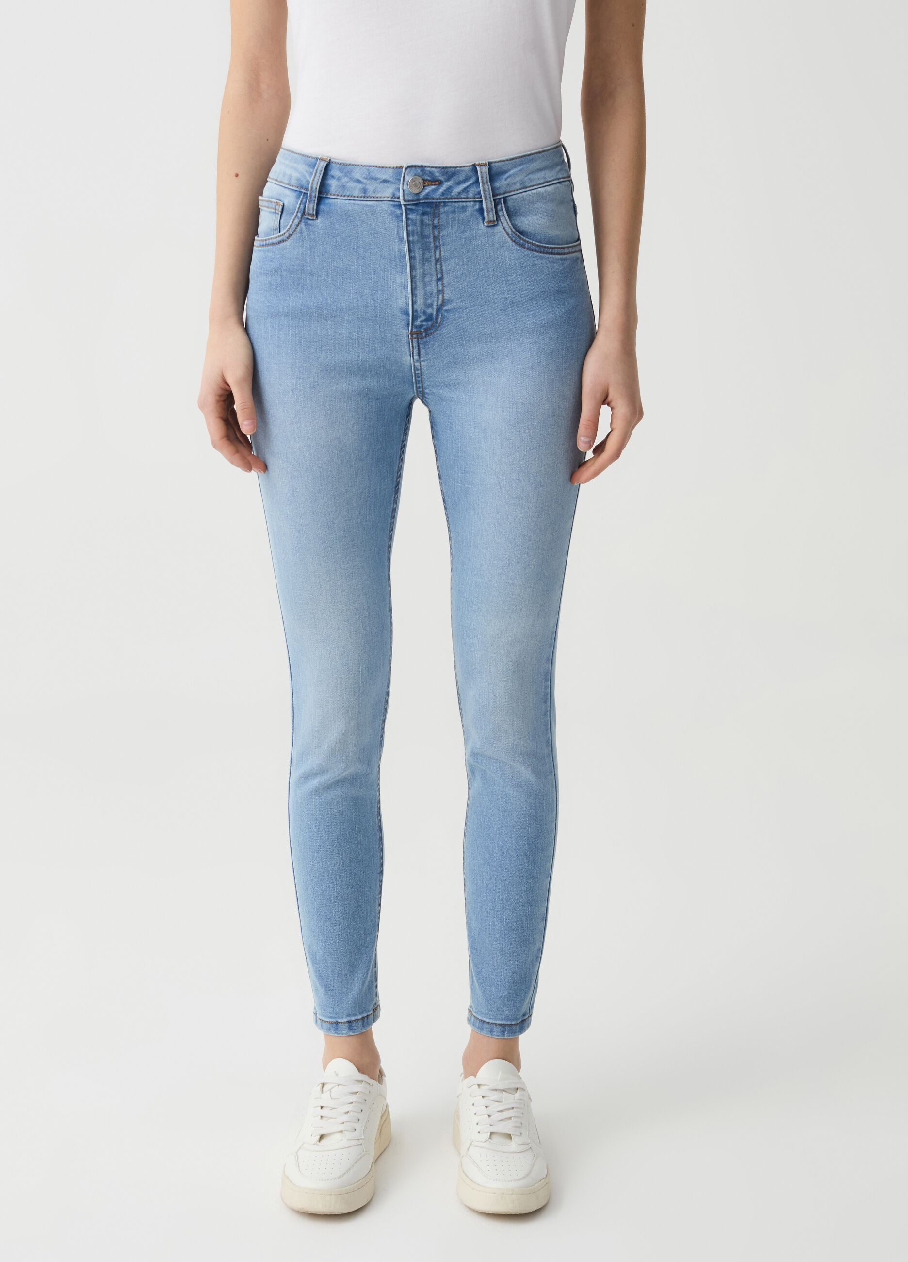 Skinny-fit cropped jeans with five pockets