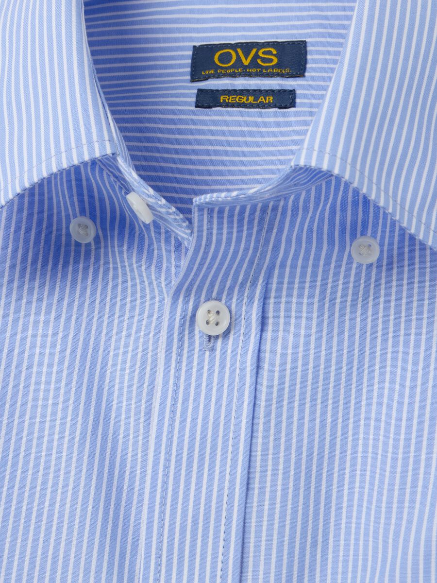 Regular-fit easy-iron shirt with thin stripes_5