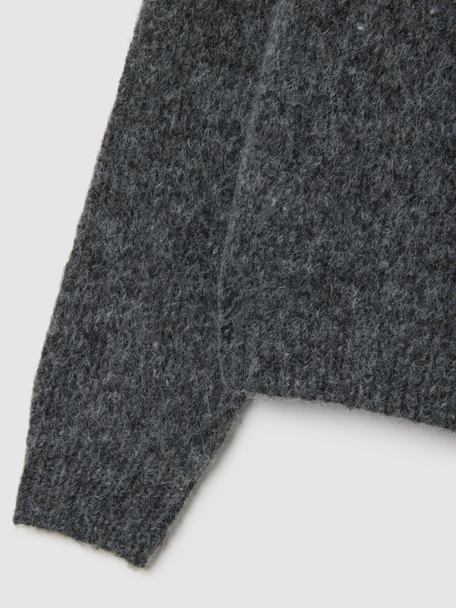 Cardigan grigio regular fit con motivo jacquard_1