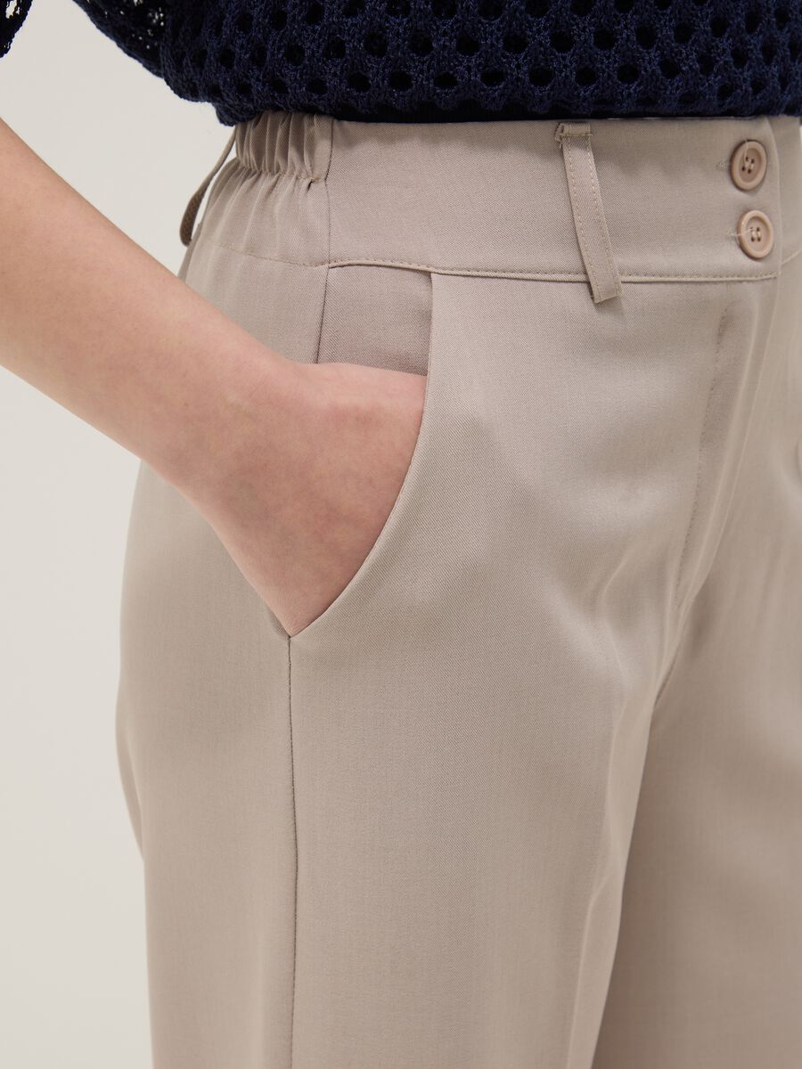 Beige stretch trousers with turn-up hem_3