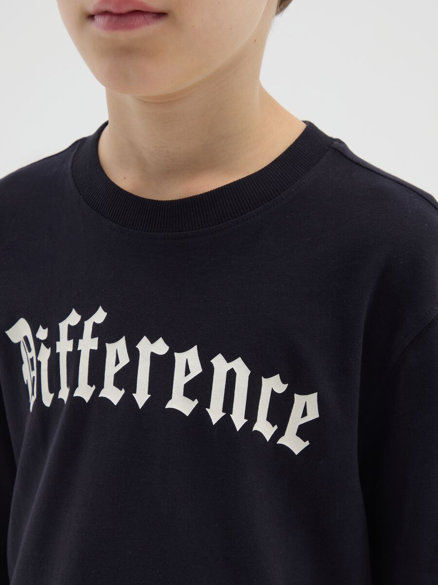 T-shirt nera da ragazzo in puro cotone vestibilità oversize_2