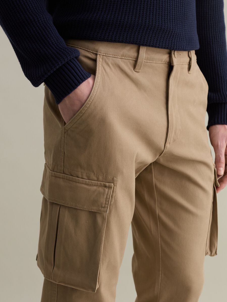 Cargo trousers in piquet_3