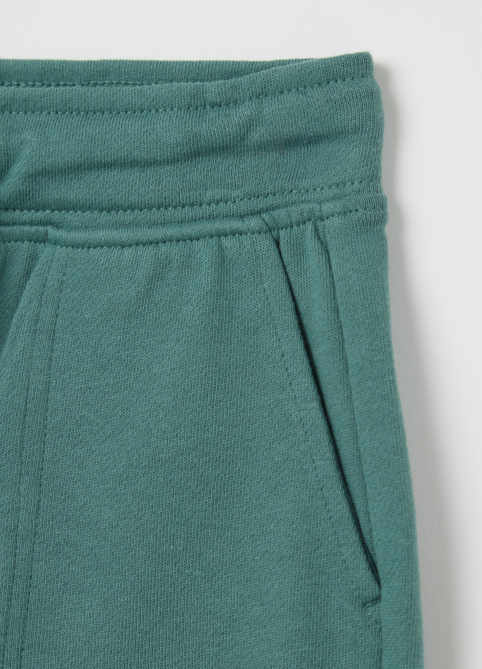 Green worker Bermuda shorts in cotton with drawstring