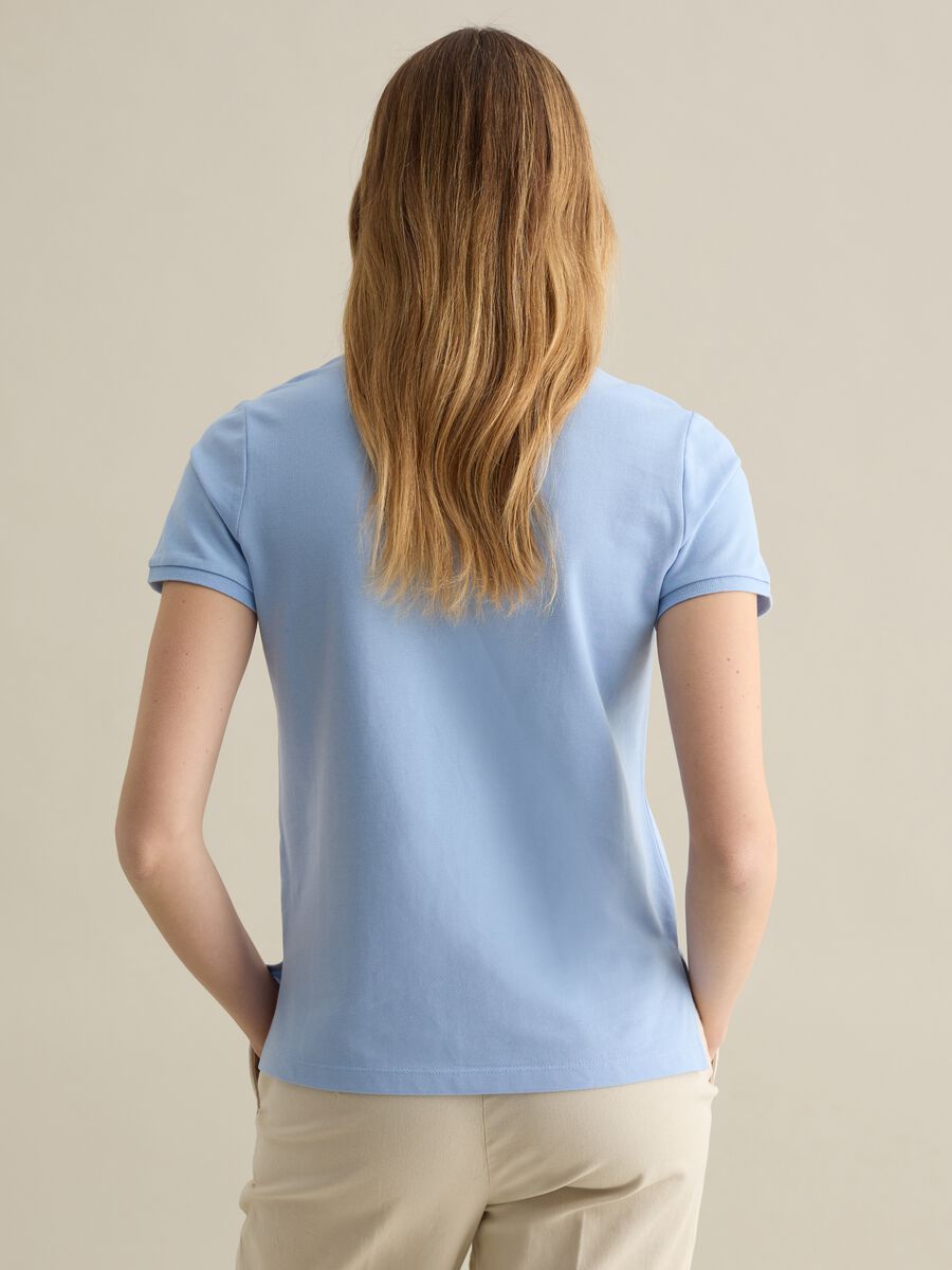 Light blue short-sleeved polo shirt in piquet_3