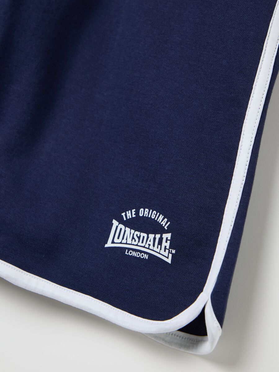 Blue Bermuda joggers with contrasting edging_5