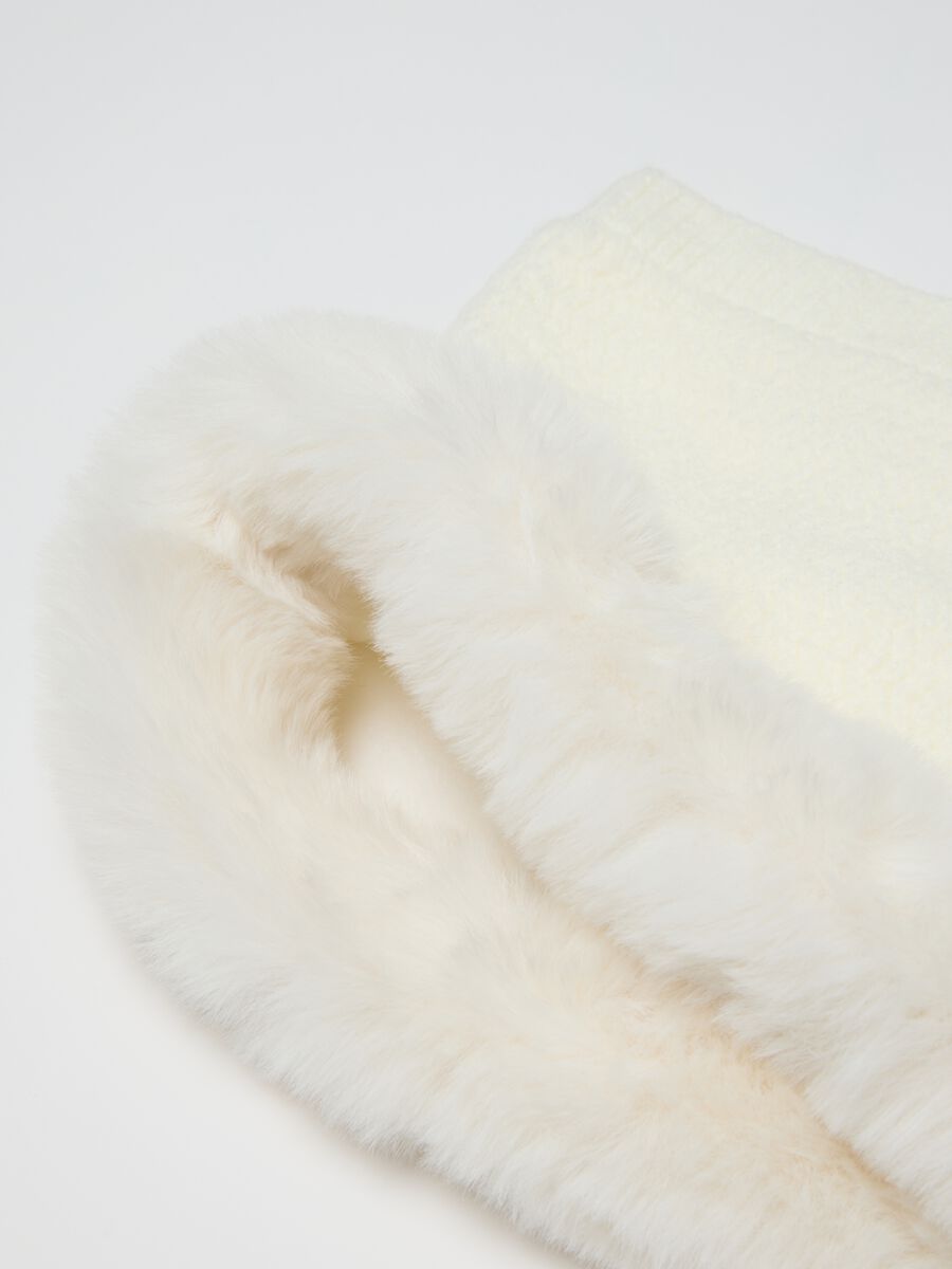 White girl's scarf with fur_2